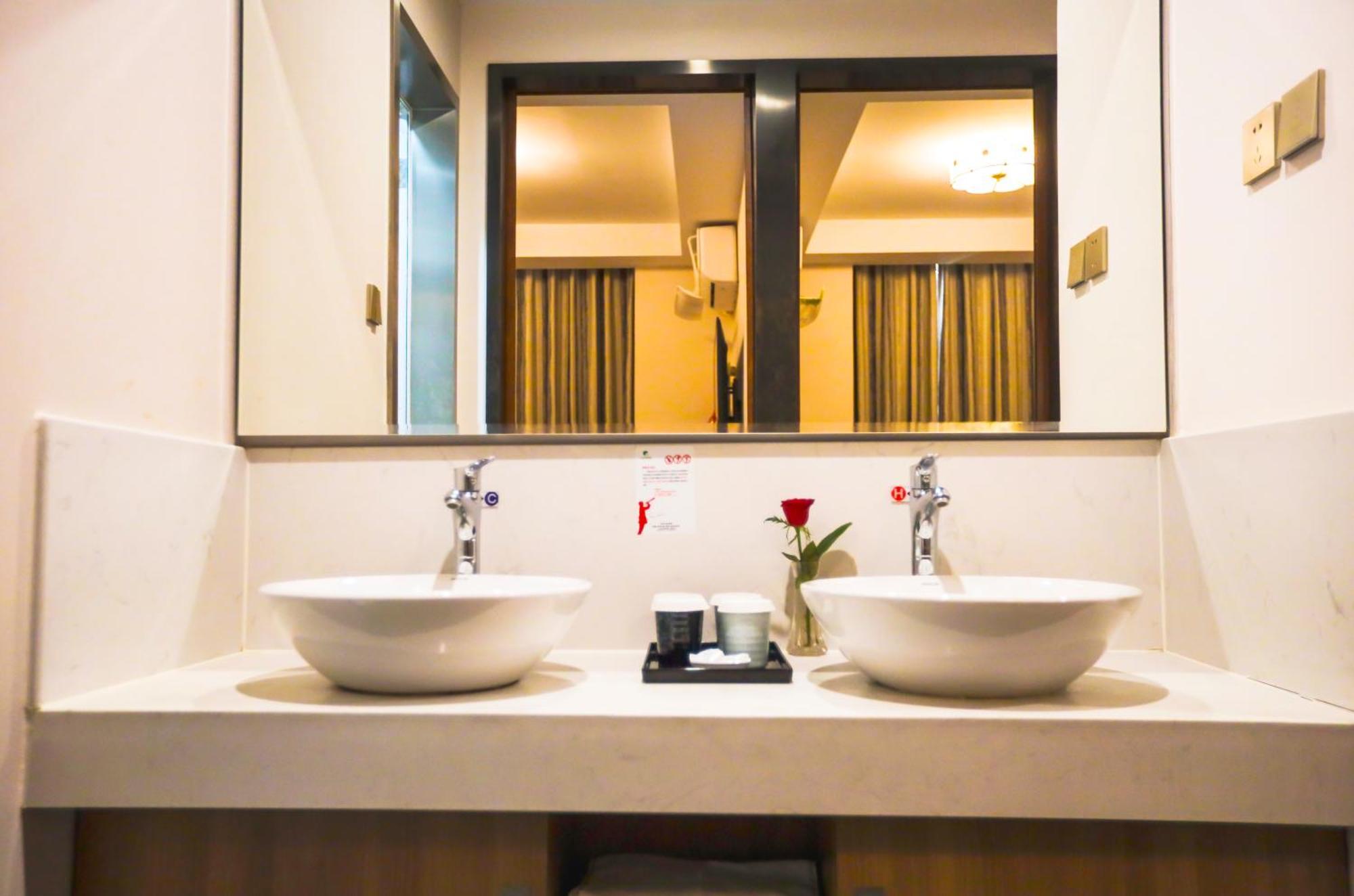 Zhong An Hotel Beijing Former Residence Of Journalist Edgar Snow -Free Laundry Service,Free Freshly Ground Coffee,Provide Tourism And Ticketing Service ,English Service ,Near Tian'Anmen Forbidden City,Wangfujing Walking Street מראה חיצוני תמונה