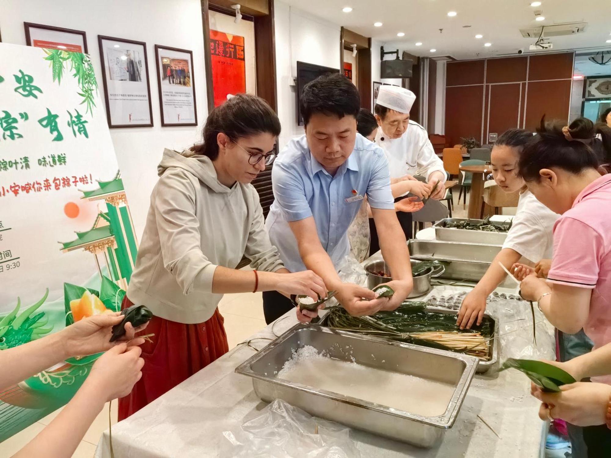 Zhong An Hotel Beijing Former Residence Of Journalist Edgar Snow -Free Laundry Service,Free Freshly Ground Coffee,Provide Tourism And Ticketing Service ,English Service ,Near Tian'Anmen Forbidden City,Wangfujing Walking Street מראה חיצוני תמונה